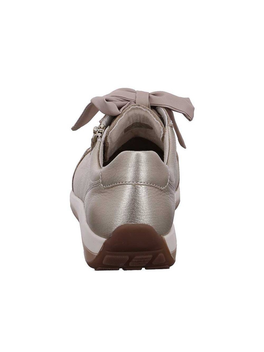 ara Schnurer | Sneaker Osaka Platinum